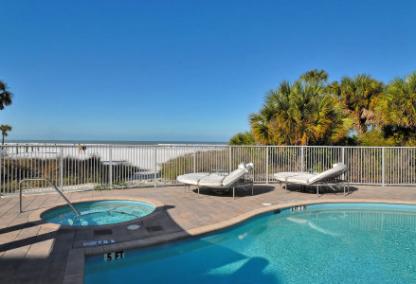 Pool & Beach