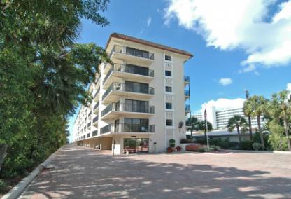 Front view of El Presidente Condominium